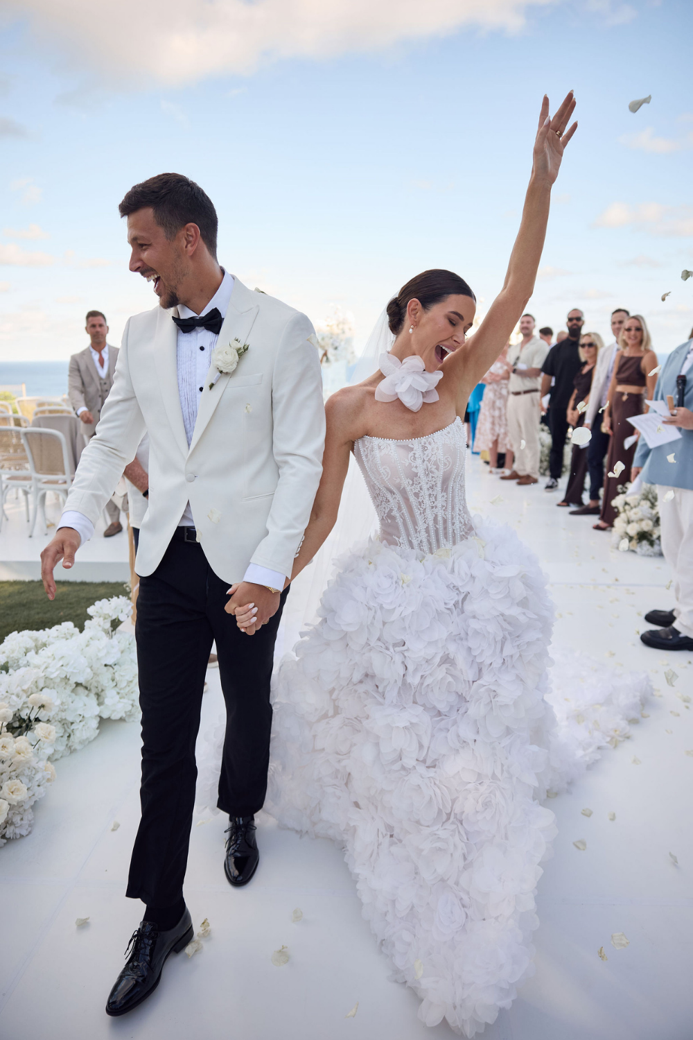 Can you wear white to a wedding