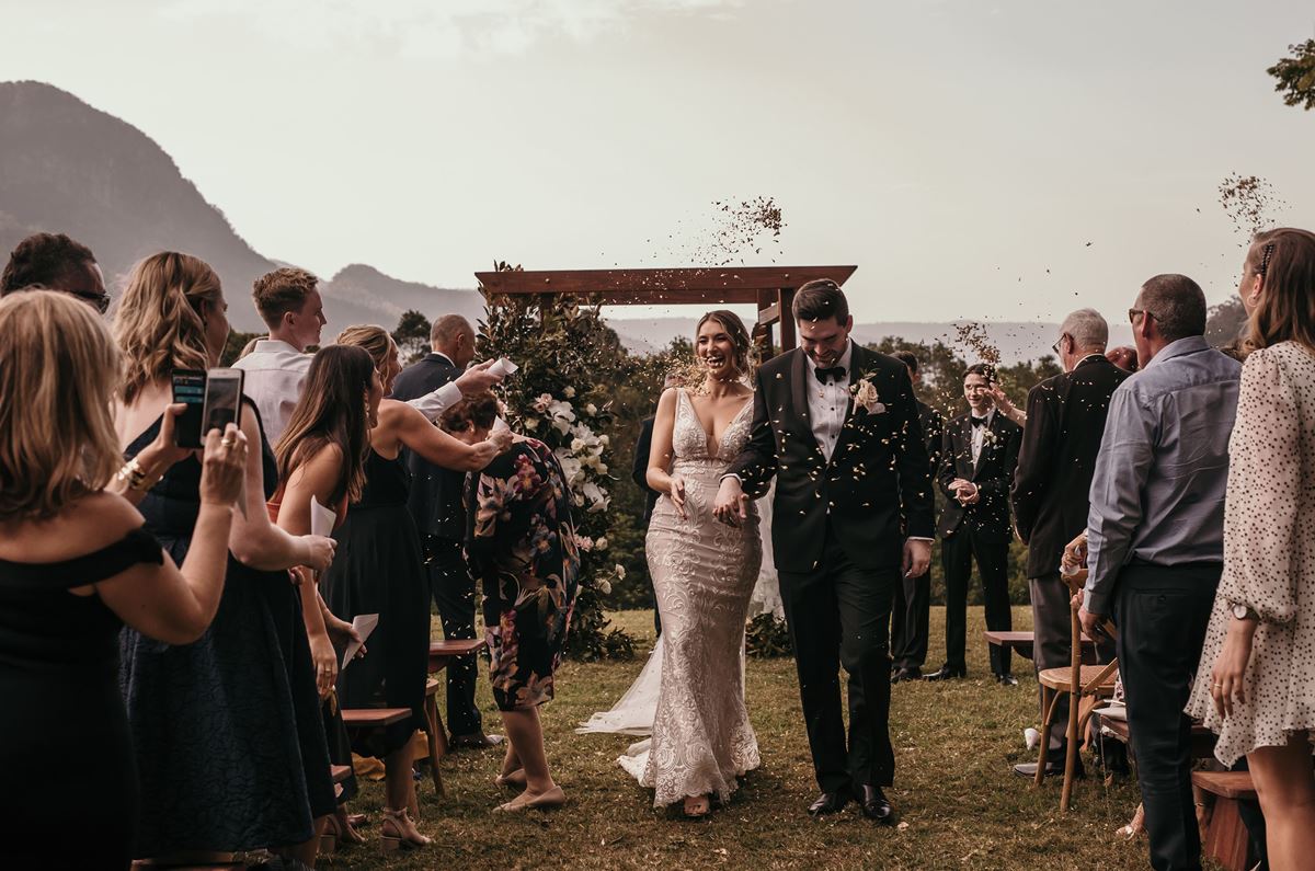 Can you wear white to a wedding