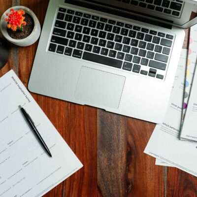 2h media 3q4V539j bw unsplash 1