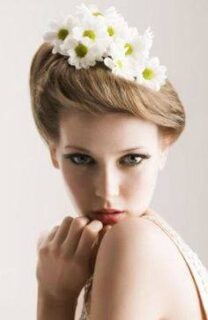 flowers in wedding hairstyle