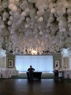 baloons hanging at the ceiling in a wedding hall