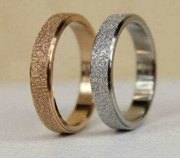 gold and silver matching rings