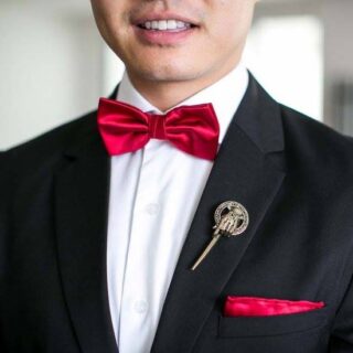 hand of the king pin for the groom