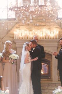 The perfect wedding kiss