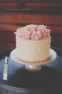 Single tier wedding cake