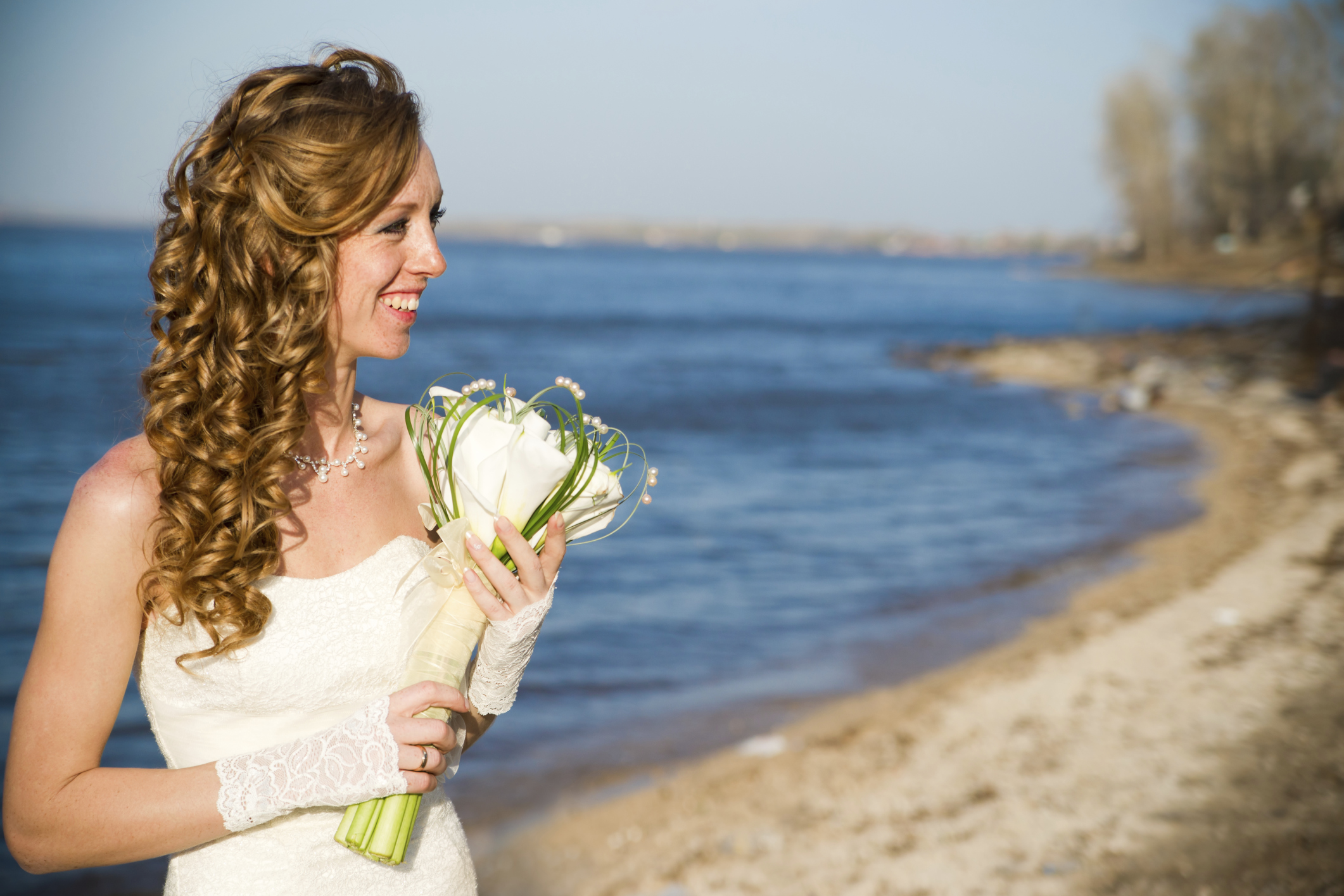 Tips on working with your wedding hair stylist