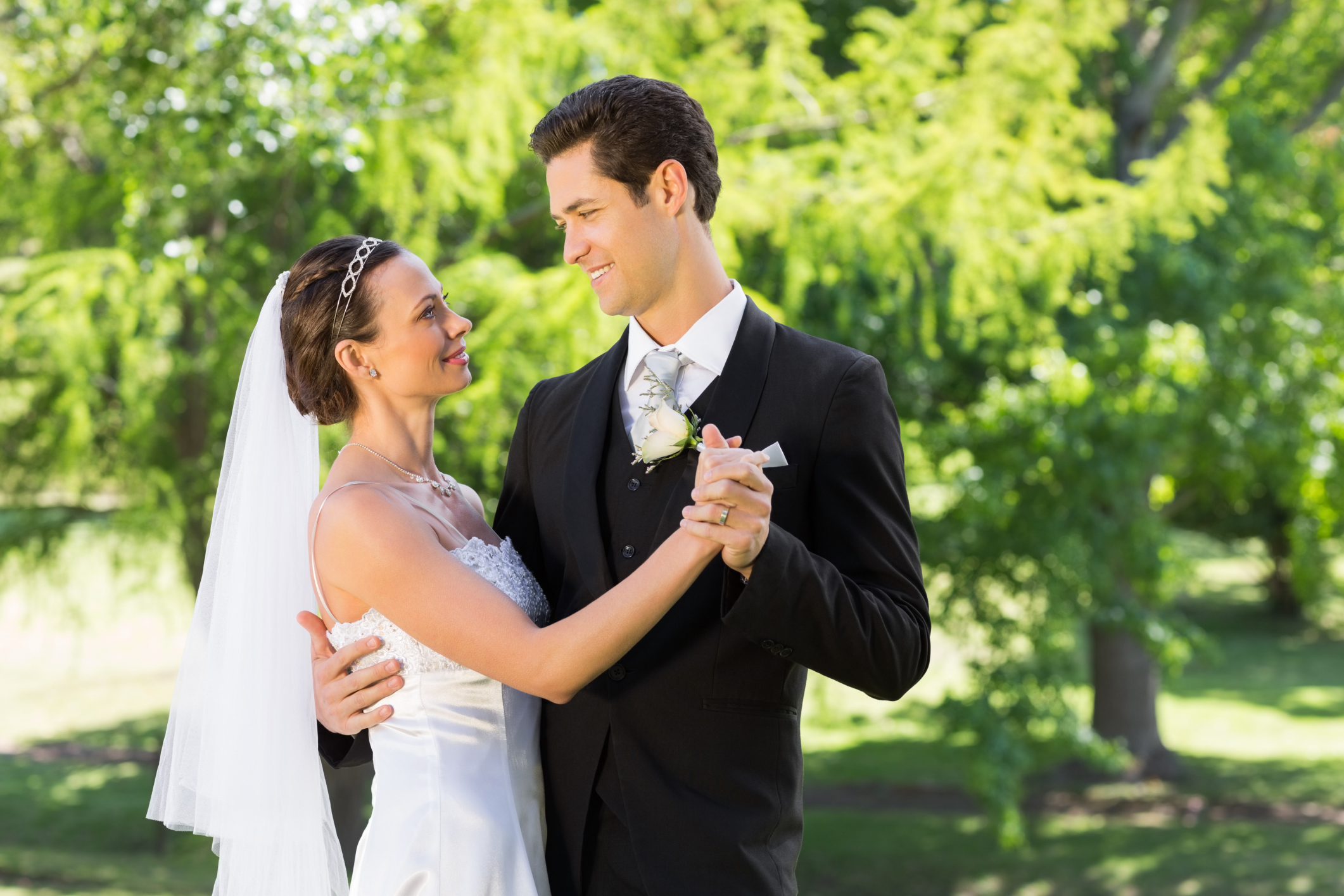 A first dance guide for the happy couple
