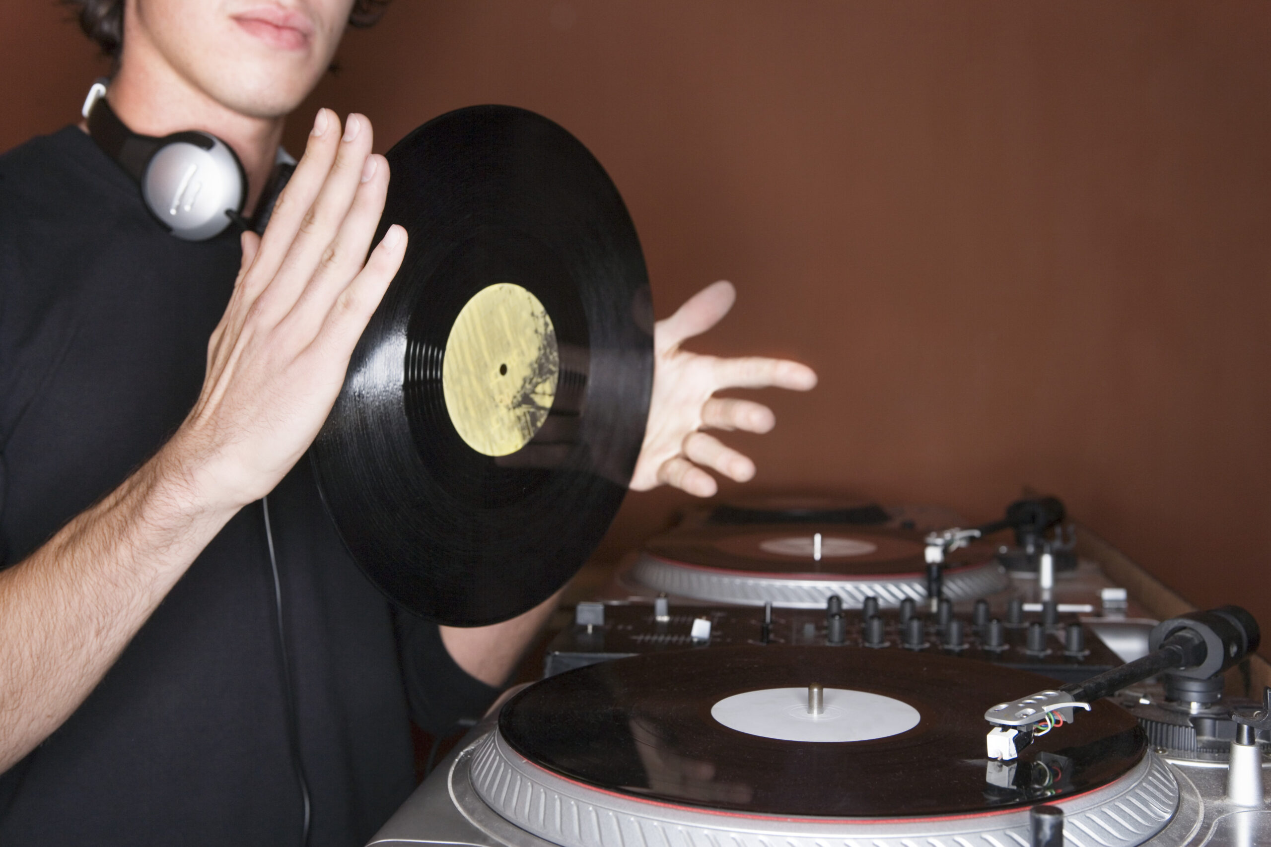 Tips on hiring a wedding dj