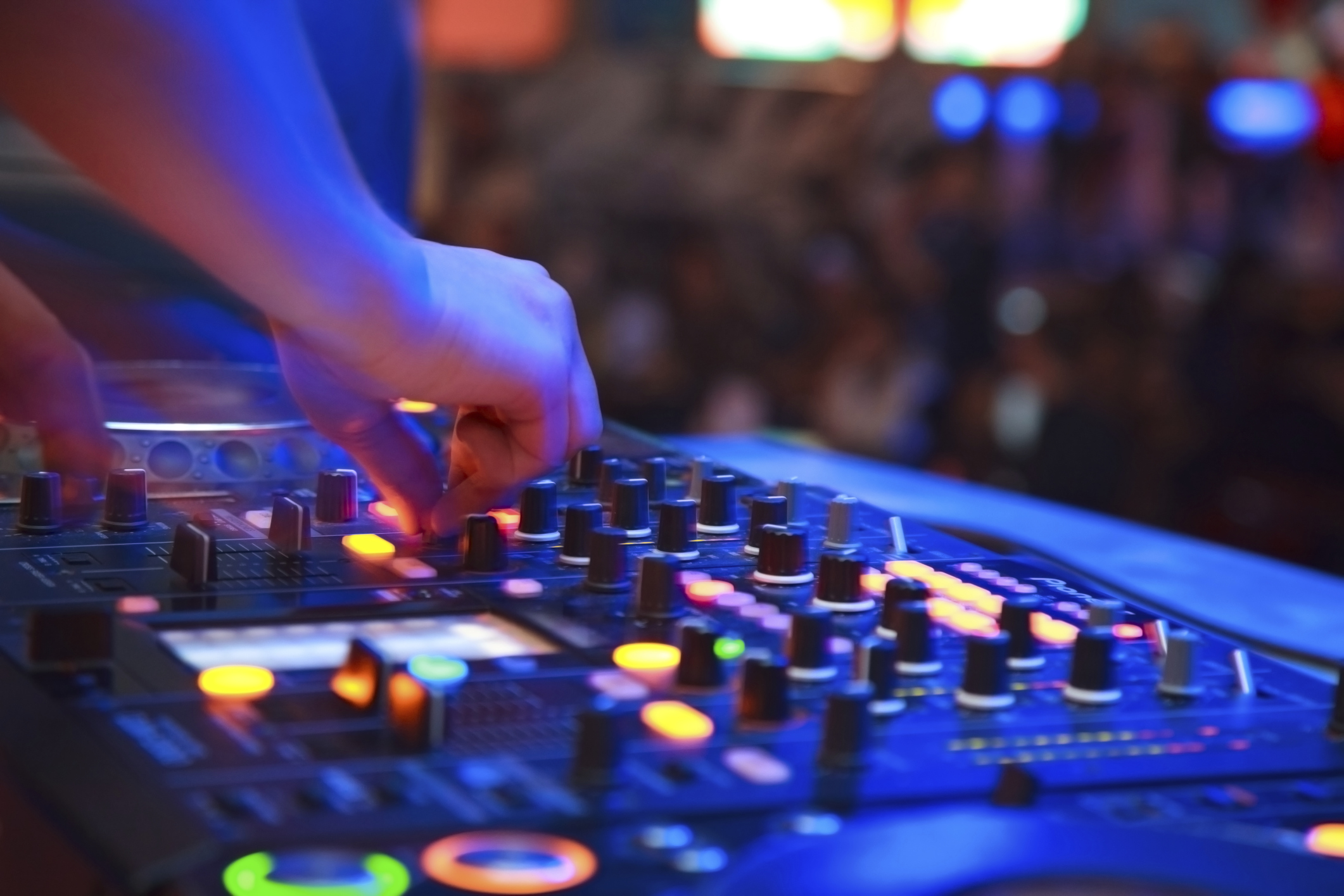 Make sure you ask these wedding DJ questions
