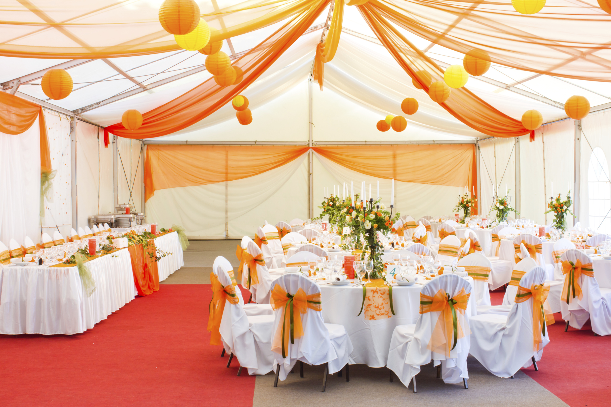 Pros and cons of hiring a wedding marquee