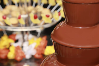chocolate fountain||chocolate fountain