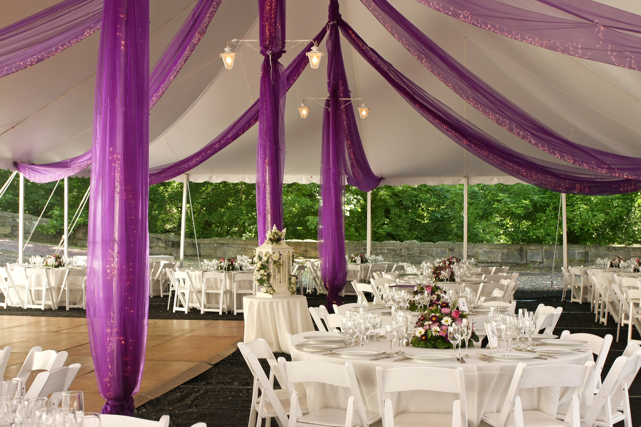 Popular wedding venues and their pros and cons