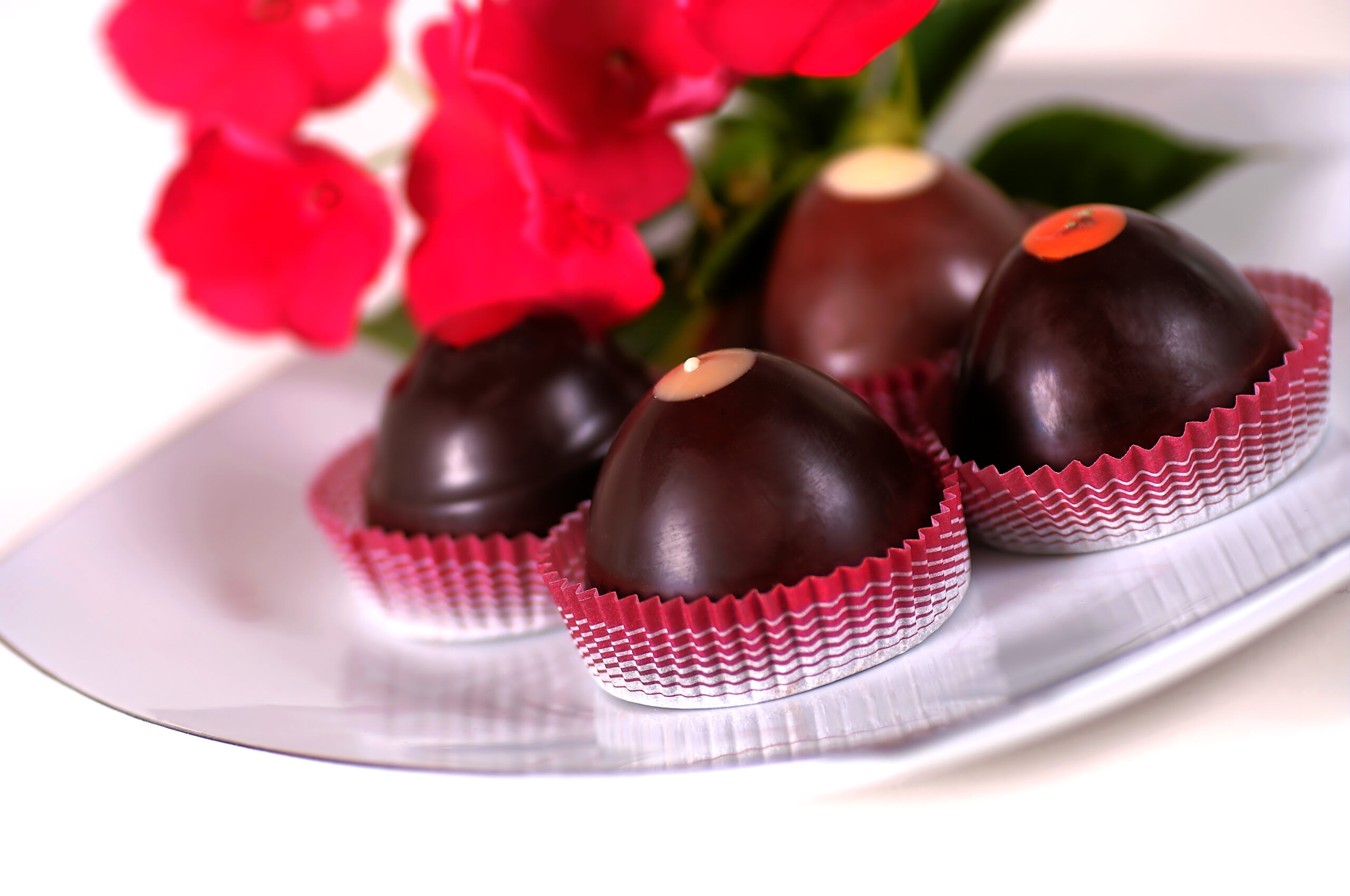 Six reasons to choose chocolate wedding favours