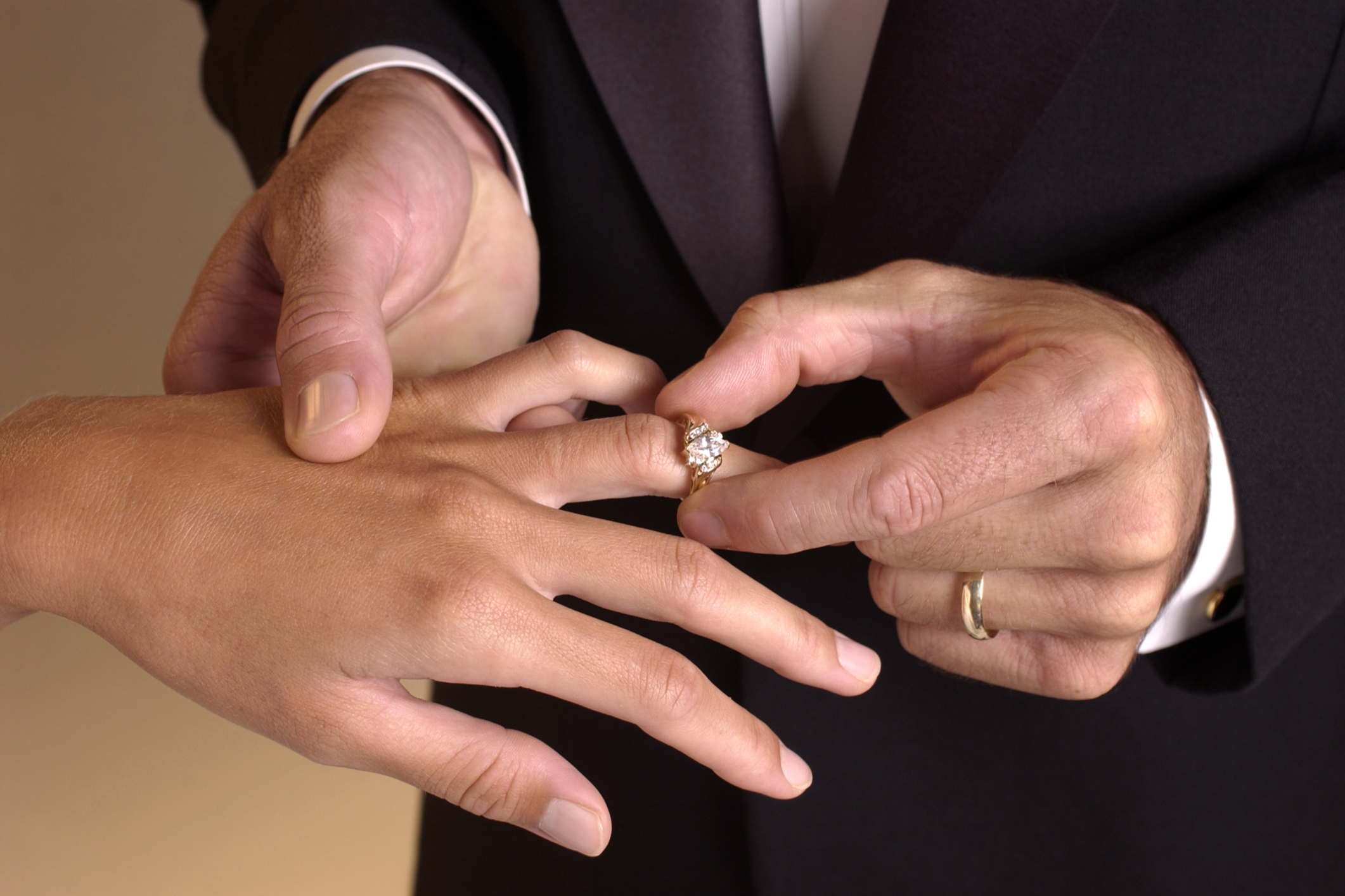 Engagement ring tips for men planning to propose