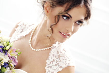 Bridal pearl necklace|