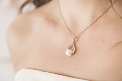 Bridal necklace|Bridal necklace|Shane Warne and Liz Hurley appear happy together in Mumbai earlier this year.