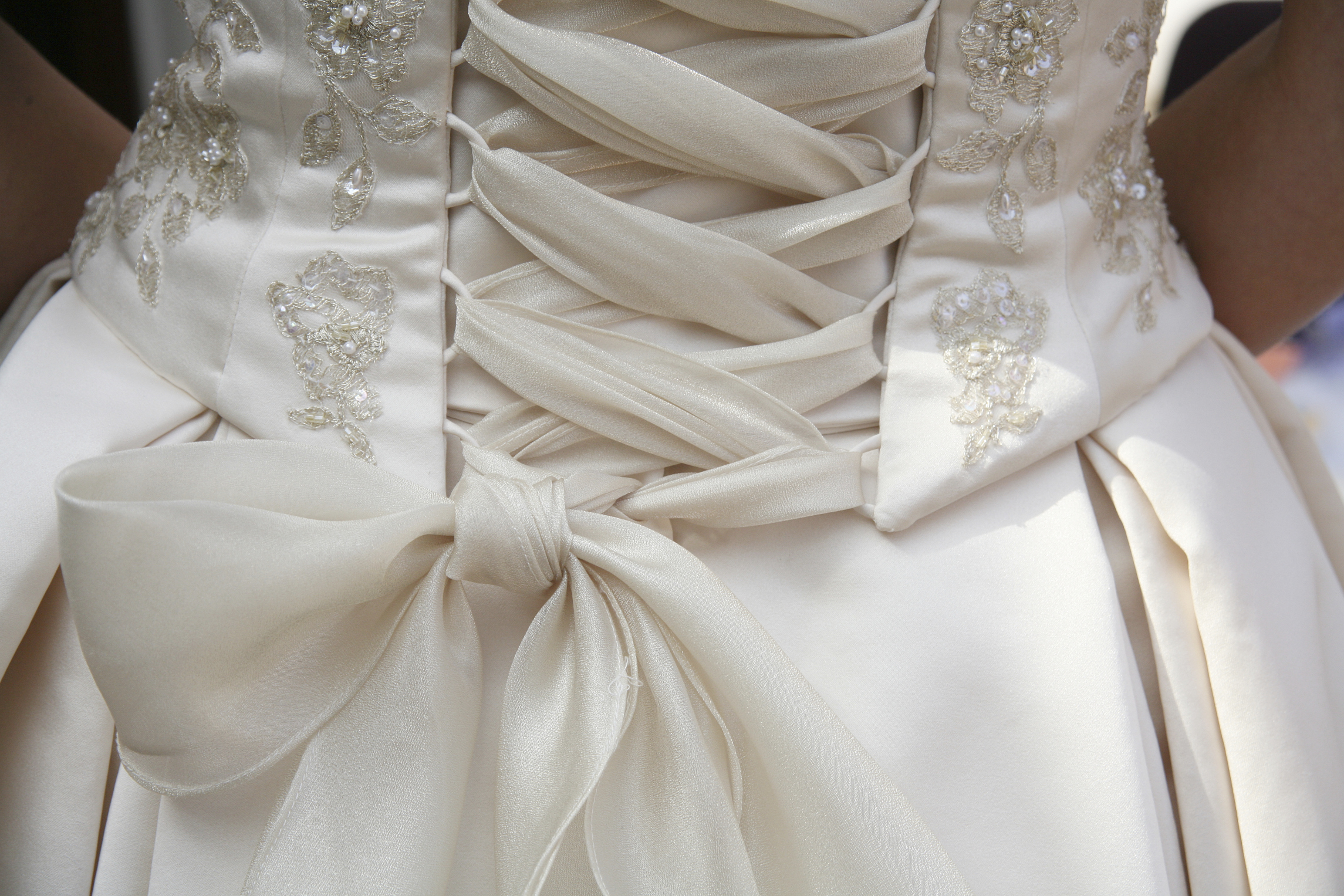 How to buy a vintage wedding dress