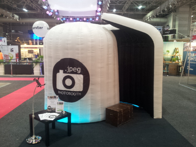 A little blow-up wedding fun: Inflatable photobooths