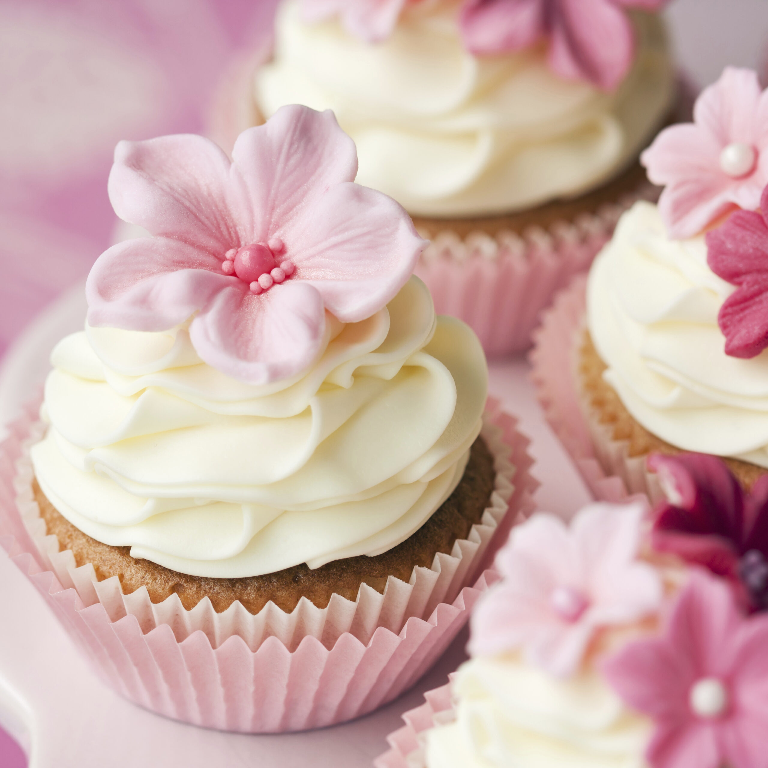 Recipe: Pink champagne cupcakes