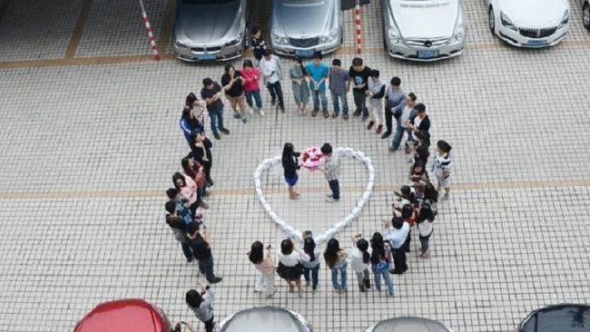 Man proposes with 99 iphones. Girlfriend says no.