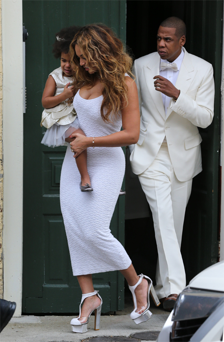 Beyonce’s a vision in white at sister’s wedding