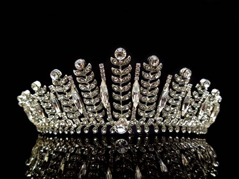 10 wedding tiaras (that don’t look ridiculous)