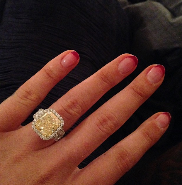 Celebrity engagement ring selfies with sparkle…