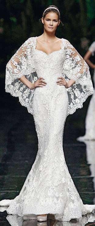 Manuel Mota shapely mermaid gown