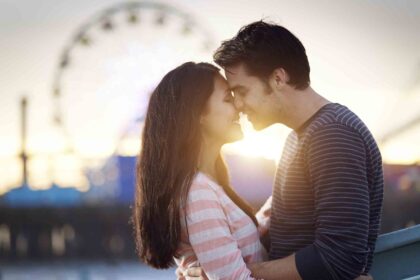 10 fun facts about kissing|kissing|10 crazy kissing facts
