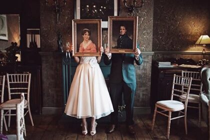 this couple had fun with old album covers - and they did it magnificently! Image: Gareth Owen|sleeveface-wedding-photograph|A little golden sleeveface glam! Image; Pinterest|Olivia Newton-John and Robert Palmer make for a dashing couple