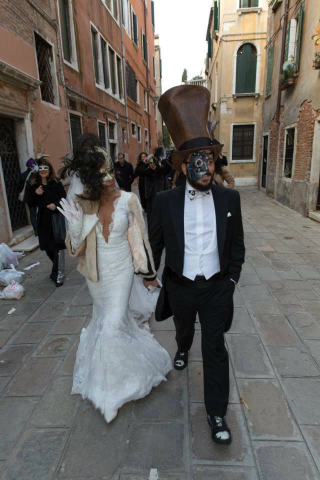 Wedding in Venice: Under masks