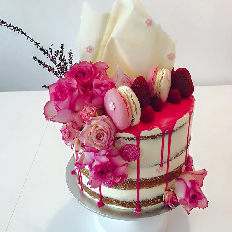 A layer of love: single-tier wedding cakes