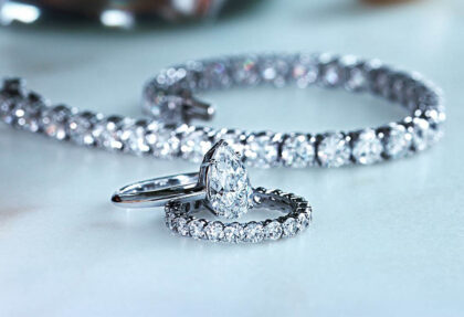 COLOURED GEMS WEDDING RING STACK|Tiffany gold wedding band|stacked rings|michael hill anniversary band|Dana walden alternative ring|mixing metals|vintage inspired wedding ring and engagement ring|