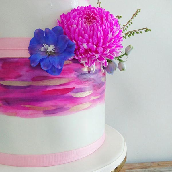 10 modern metallic wedding cakes (that rock)!