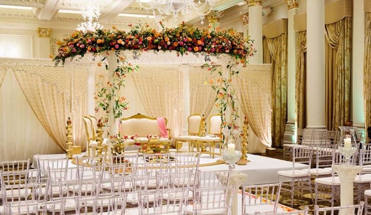Eight beautiful floral wedding decorations