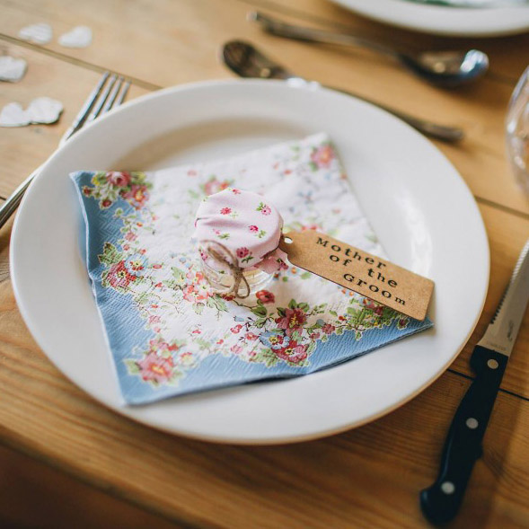 10 edible wedding favours your guests will love