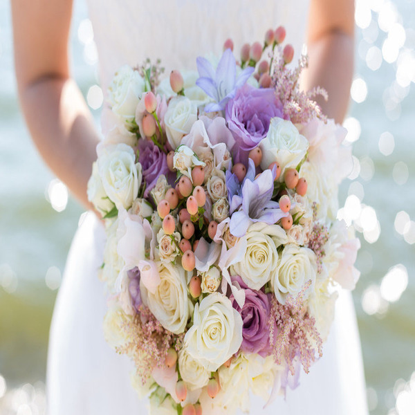 How to create your own bouquet from artificial flowers