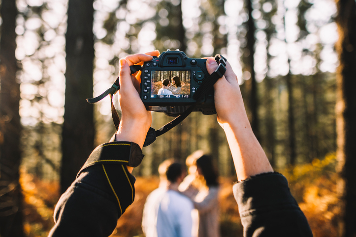 Pros and cons of an engagement photo shoot
