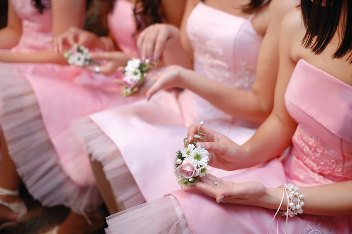 Bridesmaid dresses and shoes: who pays?