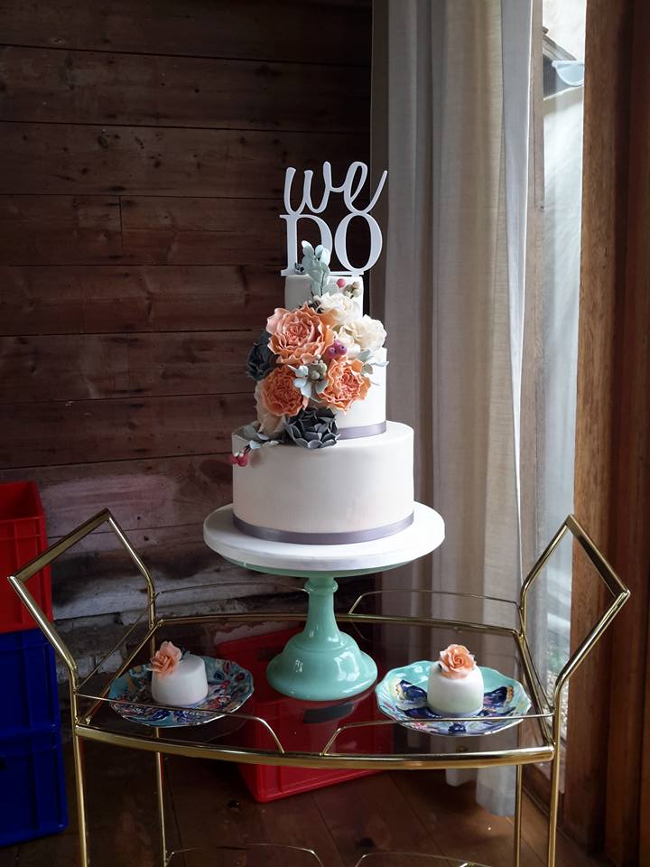 5 delectable bespoke wedding cakes in Sussex