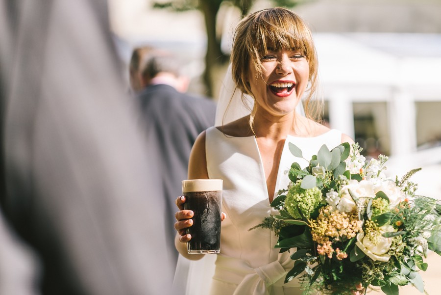 Why to consider a weekday wedding