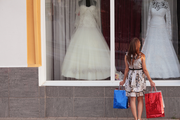 Can I go wedding dress shopping by myself?