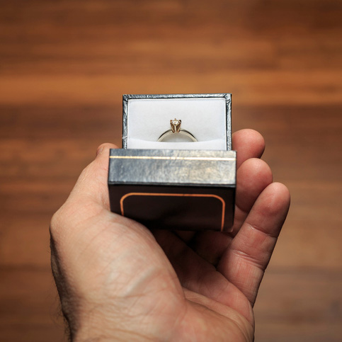 Woman complains about “small” £1.3k ring