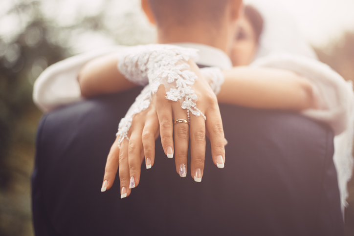 How to dramatically cut your wedding costs