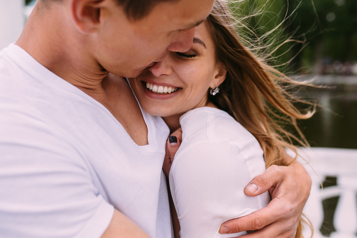 10 things happy couples do well