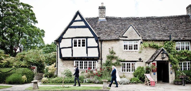 Gorgeous Oxfordshire wedding venues