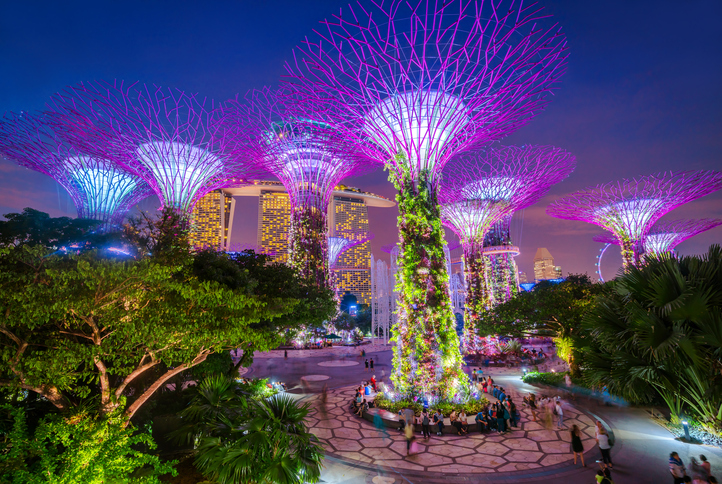 12 amazing honeymoon locations depending on your wedding month