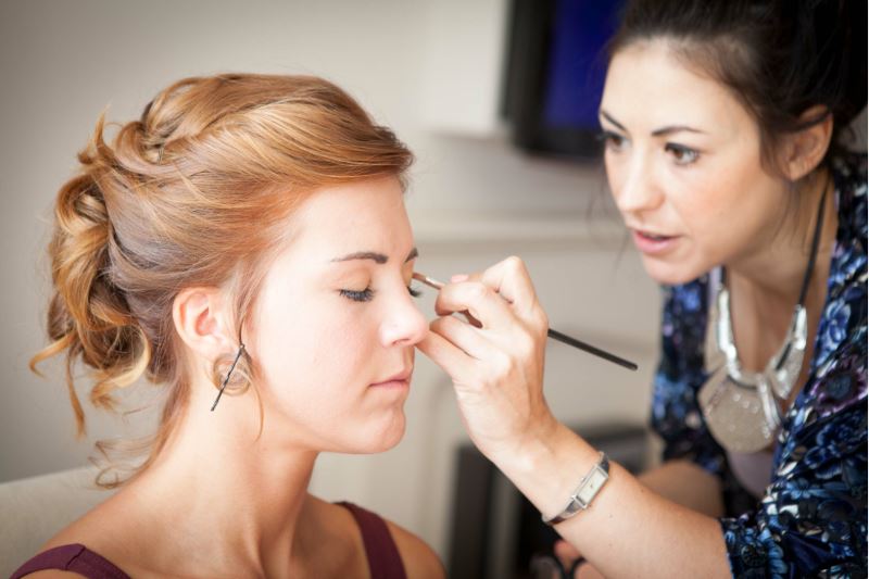 10 amazing hair and makeup artists Surrey has to offer
