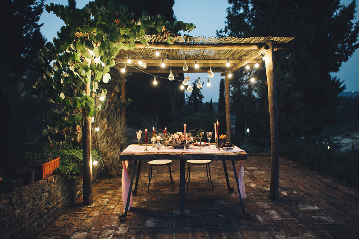 Outdoor Weddings: The Pros And Cons You Need To Know