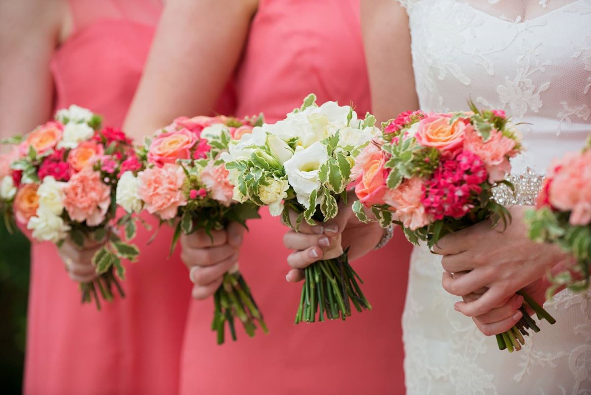 How to use the colour of the year in your wedding